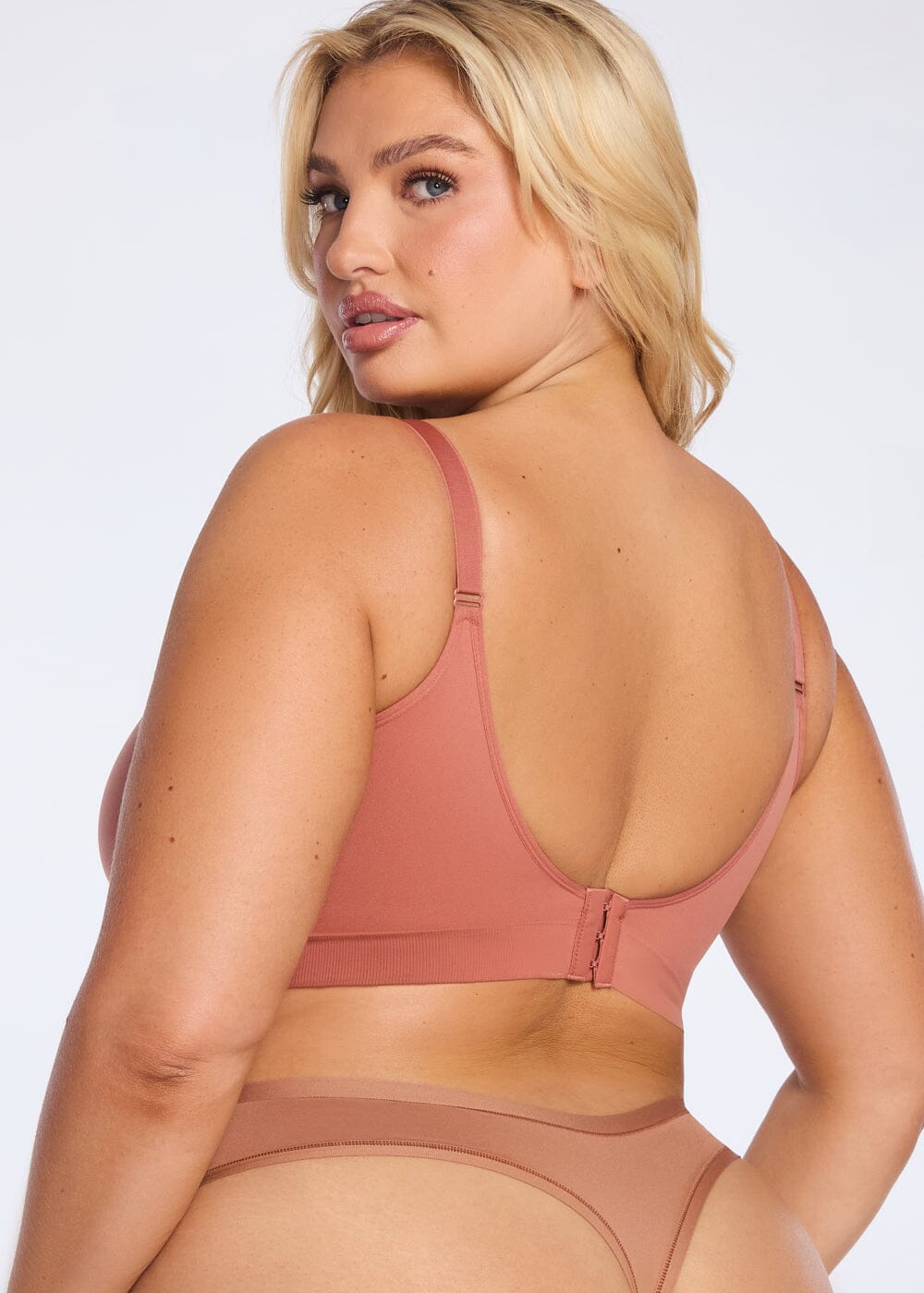 SmoothingSeamless Wireless Scoop Bra