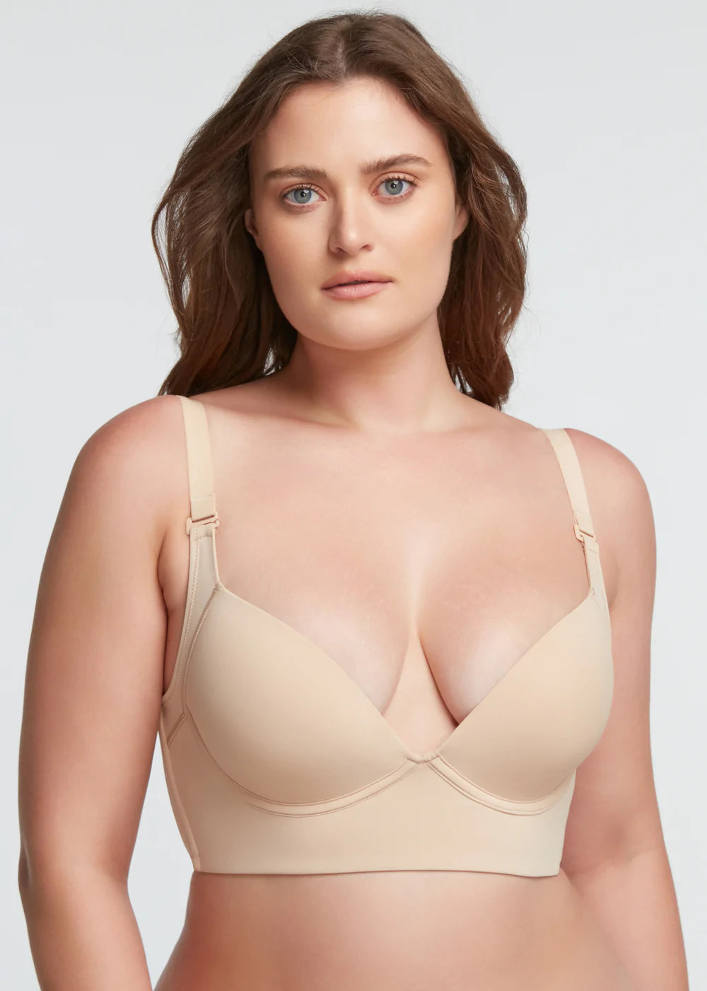 Adjustable cleavage outlet push up bra